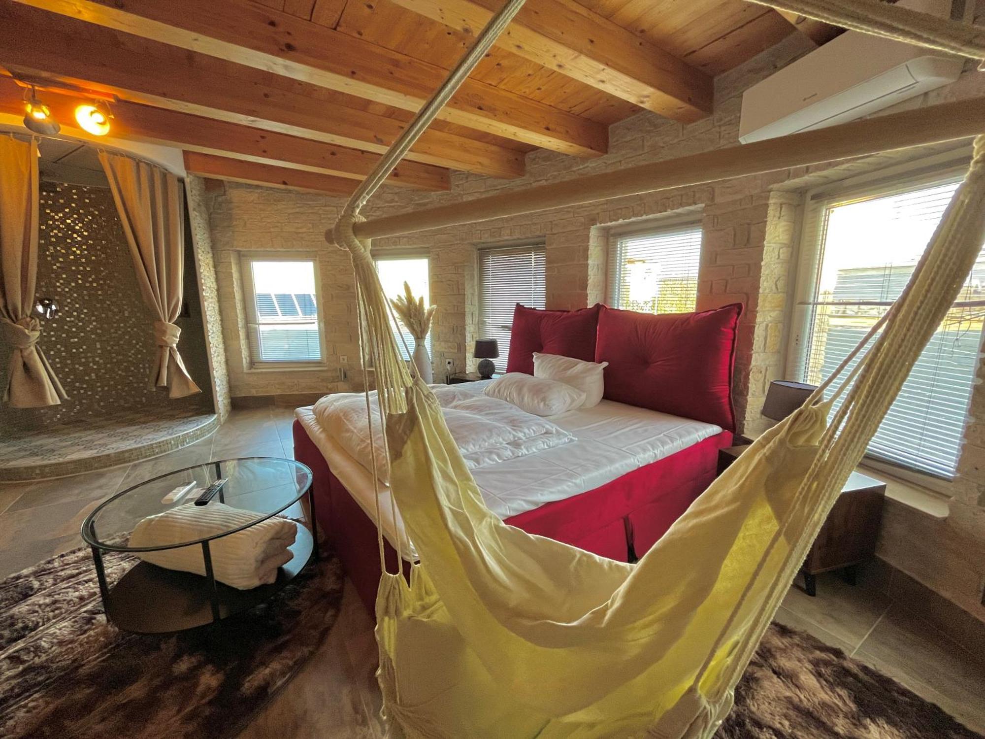 Deluxe Double Room,1648927002:JPEG